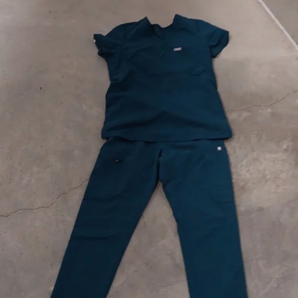 FIGS XXS Catarina Top/XS Yola Skinny Scrub Pants Caribbean Blue - Picture 2 of 10